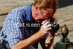 Wat is een guiri ? Man fotografeert object.