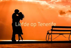 Liefde op Tenerife - zoenend koppel bij zonsondergang